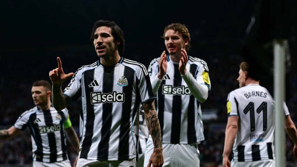 Cơn lốc tấn công giúp Newcastle giành vé đi tiếp